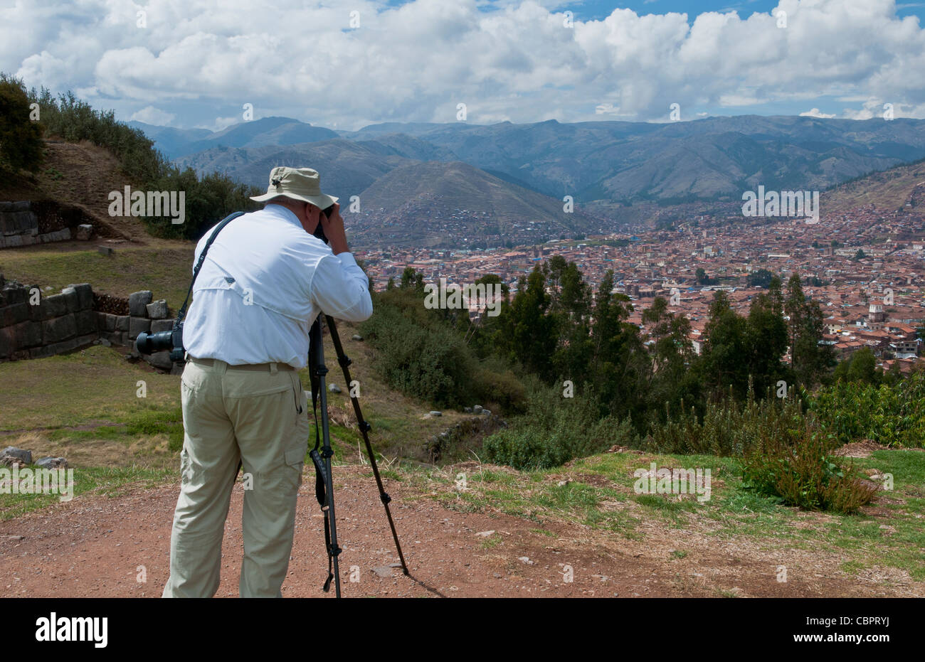 Fotógrafo escénico de disparo del Cusco Cusco Perú desde arriba en las  montañas Fotografía de stock - Alamy