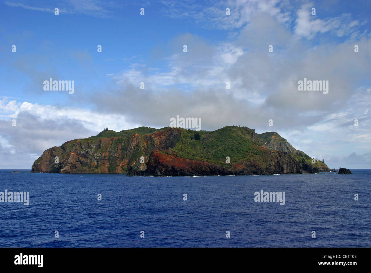 La Isla Pitcairn en el océano Pacífico Sur, hogar de los marineros de la Bounty después del motín Foto de stock