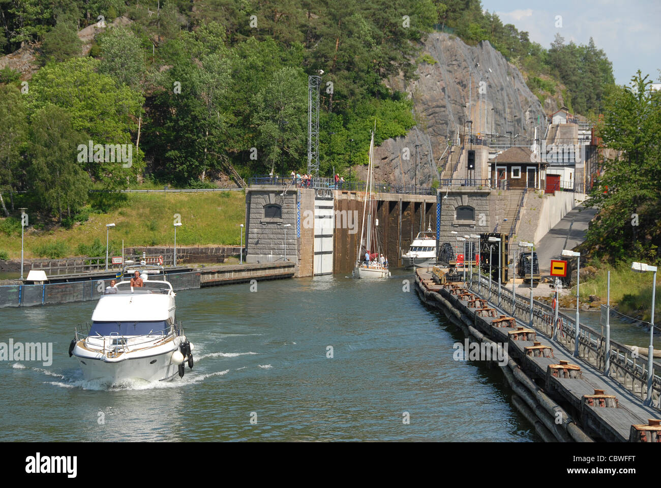 Crucero por el Göta Kanal, MS Juno enfoques Trollhättan upriver de bloqueo de Gotemburgo Foto de stock