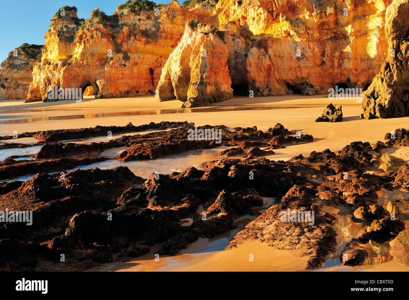 Portugal, Algarve: Playa Prainha cerca de Alvor. Foto de stock