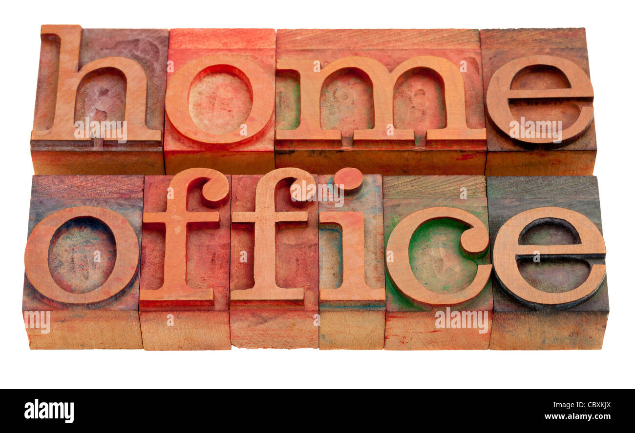 Concepto home office - palabras de madera vintage tipografía aislado en  blanco Fotografía de stock - Alamy