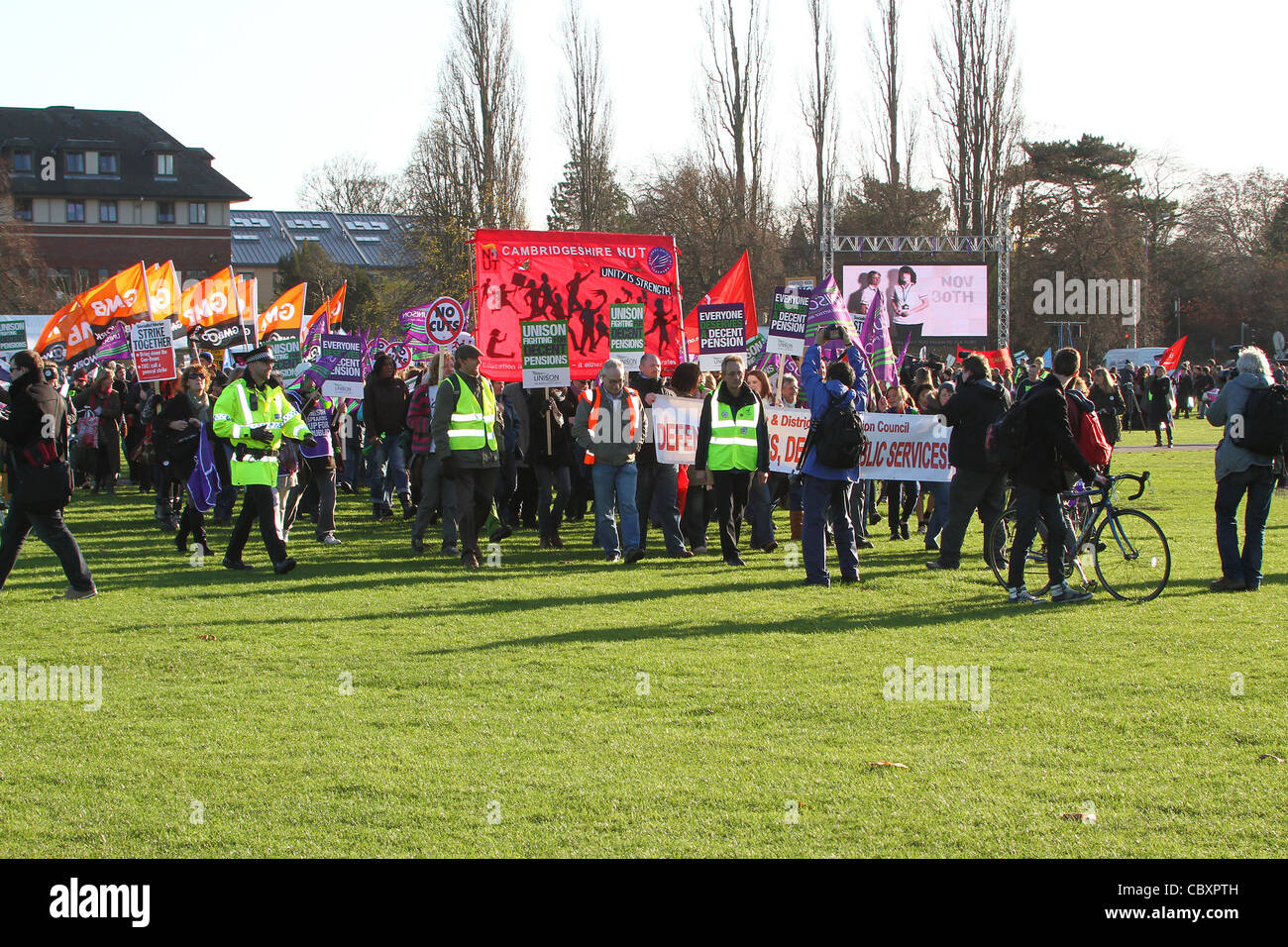 Sector público protesta y demostración en Cambridge el 30 de noviembre de 2011 Foto de stock
