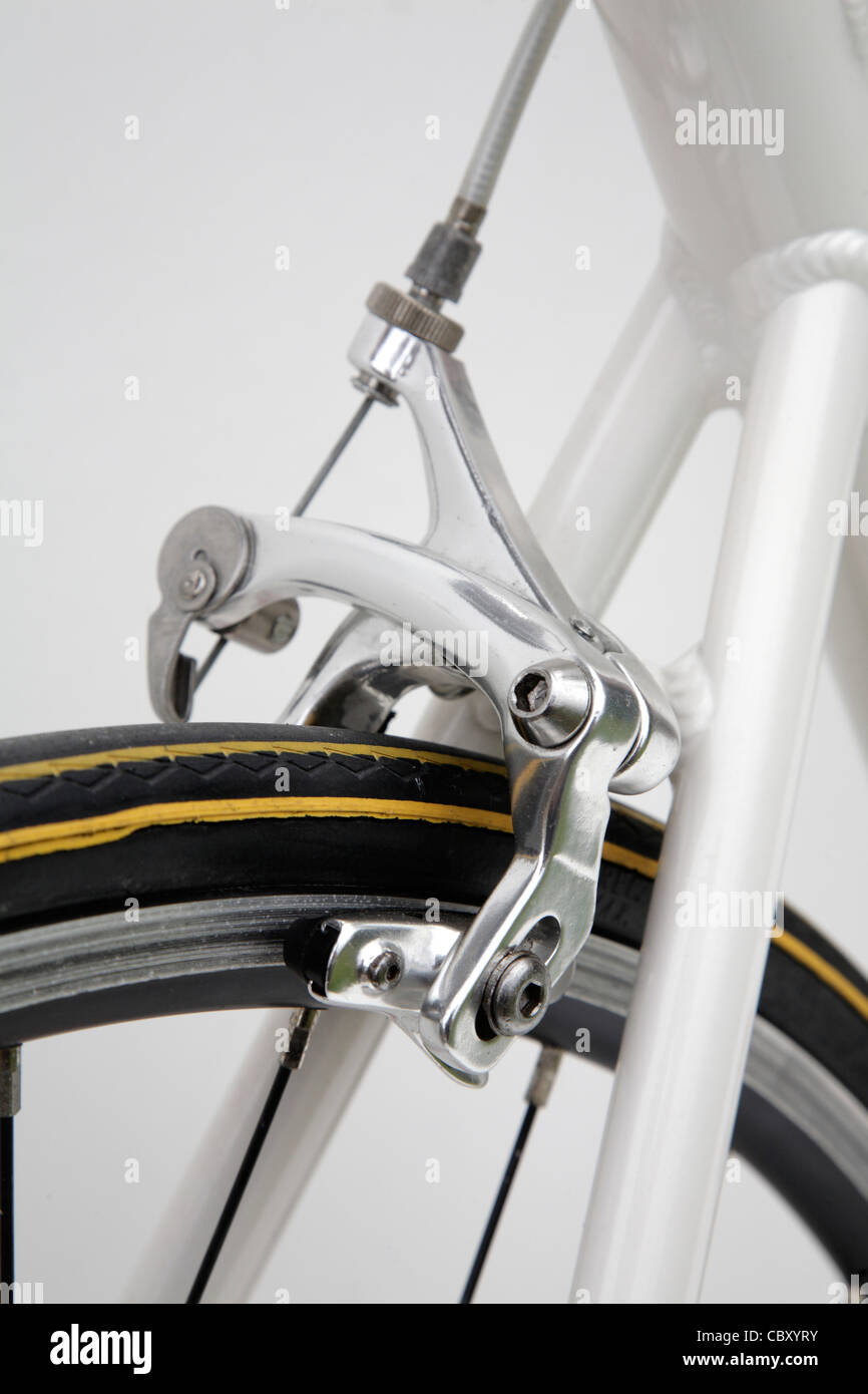 Foto de estudio de frenos del freno trasero back neumático neumático de  bicicleta Fotografía de stock - Alamy