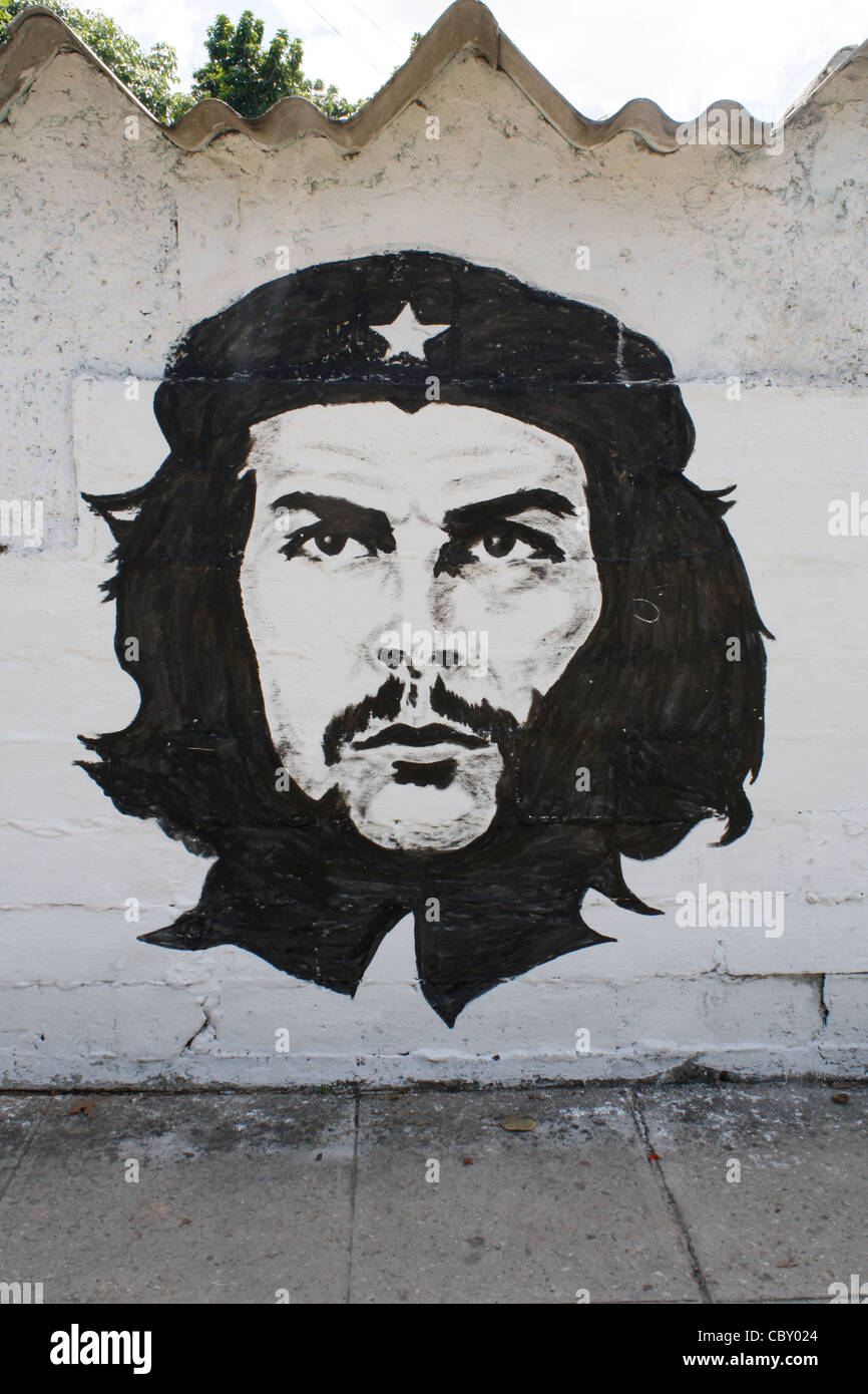 Che Guevara pintado en una pared en La Habana, Cuba Foto de stock