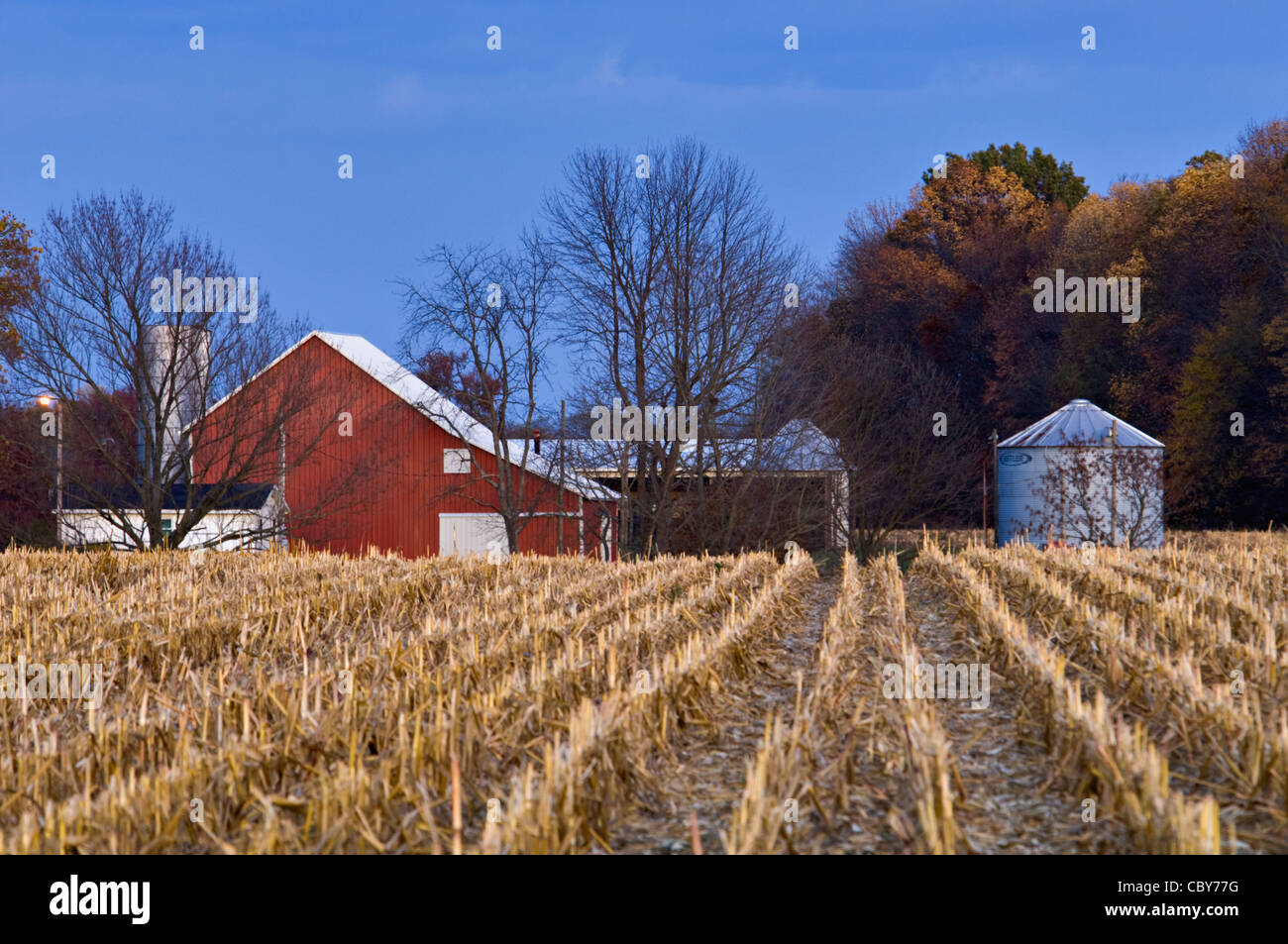 La última luz de día en el Midwestern de la granja en el condado de Jennings, Indiana Foto de stock