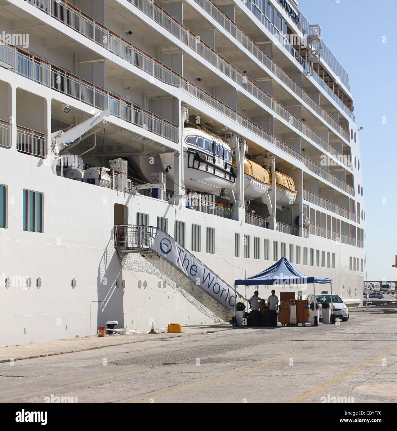 Apartamento flotante el bloque 'el mundo' durante una visita al puerto de Palma de Mallorca, Islas Baleares, España. Foto de stock