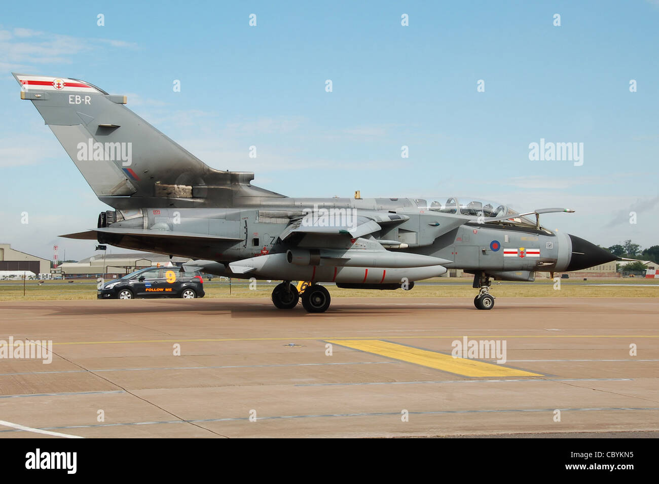 RAF Panavia Tornado GR4 de 41 Squadron (código ZA447) en el Royal International Air Tattoo 2010, RAF Fairford, Gloucestershire, E Foto de stock