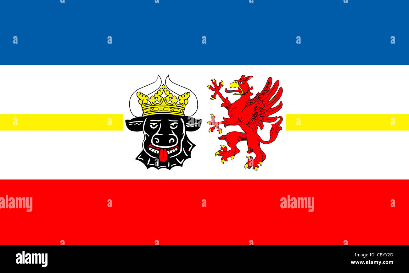 Bandera del estado federal alemán de Mecklemburgo-Pomerania Occidental con el escudo de armas. Foto de stock
