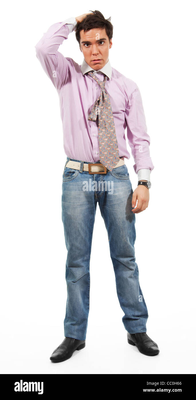 hombre muestra la incomprensión, vestido con jeans, camisa y corbata, aislado en blanco Fotografía de stock - Alamy