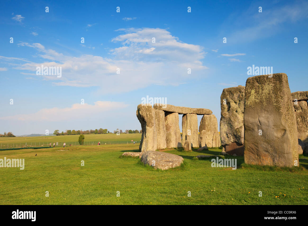 Stonehenge, Wiltshire, Inglaterra, en una hermosa tarde de verano. Foto de stock