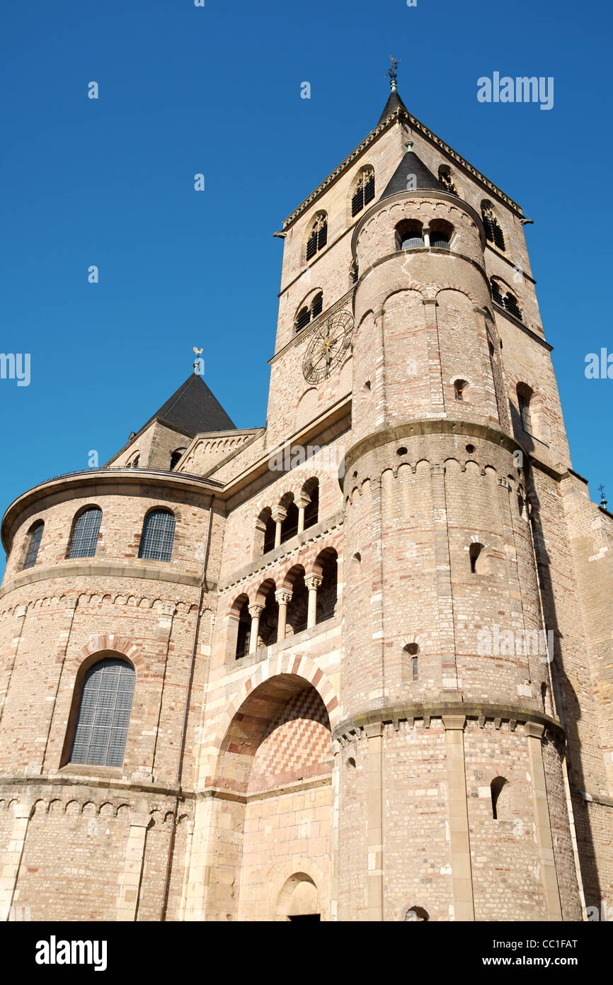 Trier Dom o la Catedral de San Pedro es la iglesia más antigua de Alemania. Foto de stock