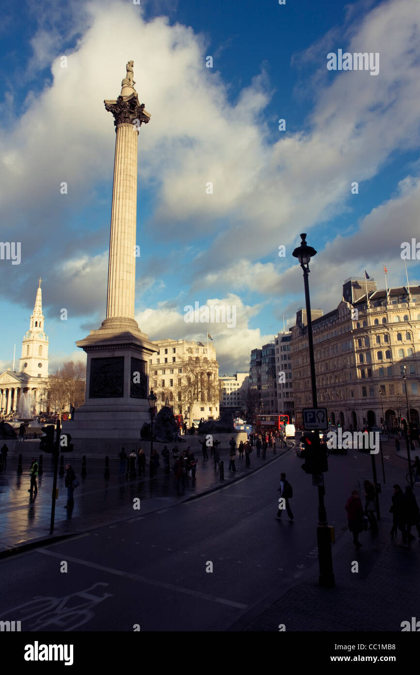 Monumento de la columna de Nelson en Trafalgar Square, Londres, Inglaterra, Reino Unido. Foto de stock