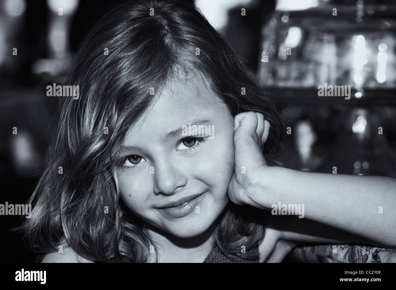 Hermosa Niña 5-6 Años Fotos, retratos, imágenes y fotografía de