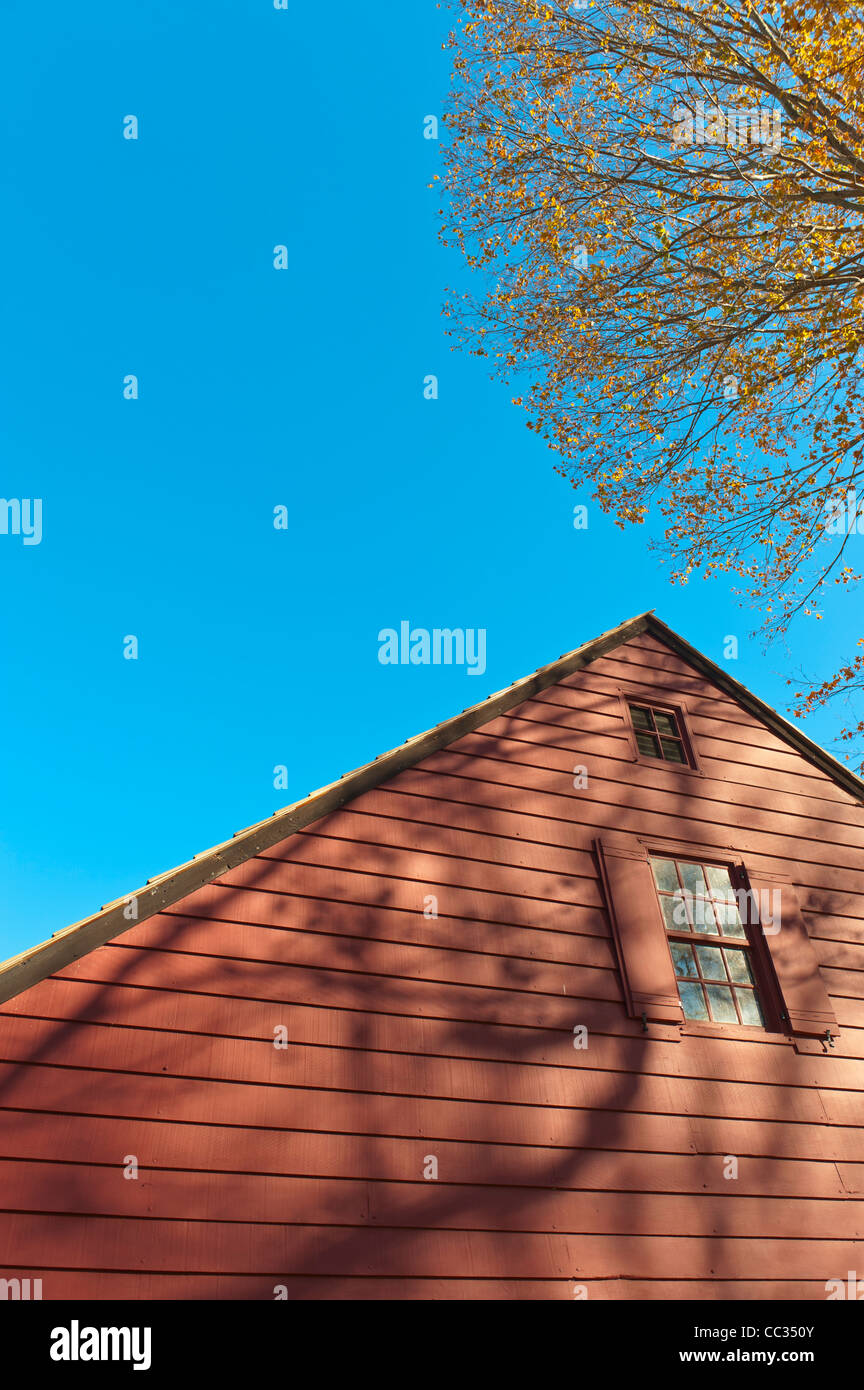 Los Estados Unidos, Nueva Jersey, Top casa rural contra el cielo azul Foto de stock