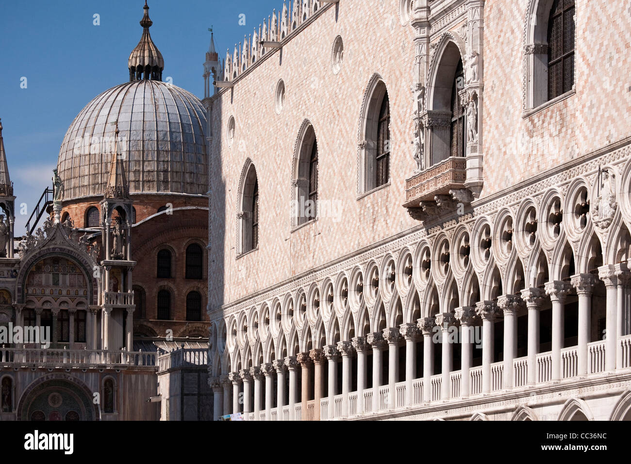 Vista de la Basílica di San Marco, Venecia, Italia Foto de stock