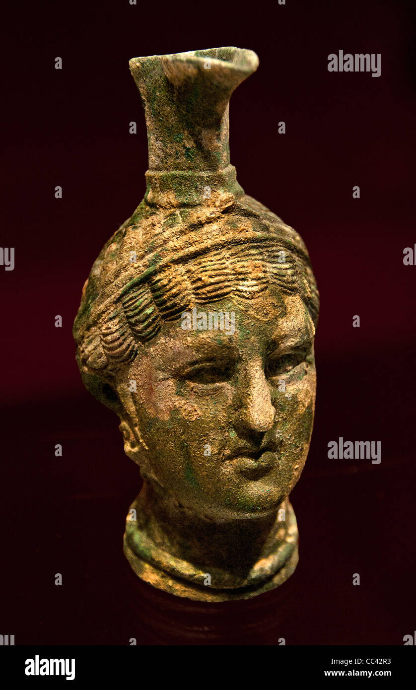 Mujer Jefa vino tankard puede jarra de bronce etrusca 300-100BC Italia Etruria Foto de stock