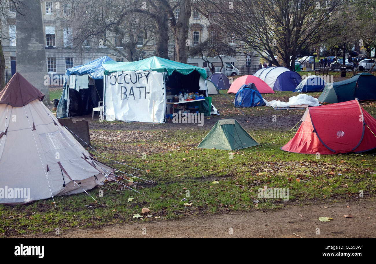 Ocupar el baño anti capitalista del campamento de protesta, Queen Square, Bath, Inglaterra, diciembre de 2011 Foto de stock
