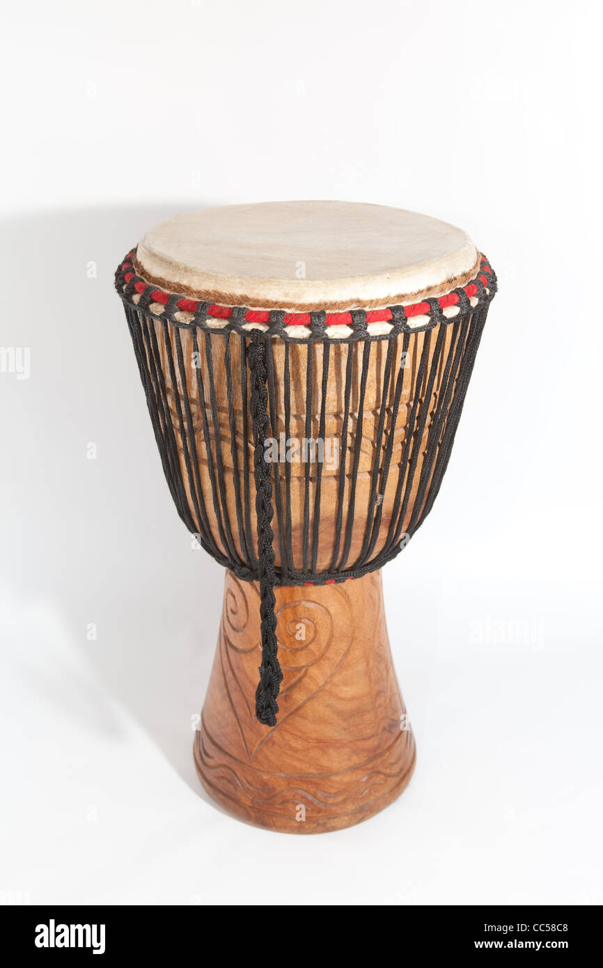 Instrumento de percusión de tambor djembé africano Fotografía de stock -  Alamy