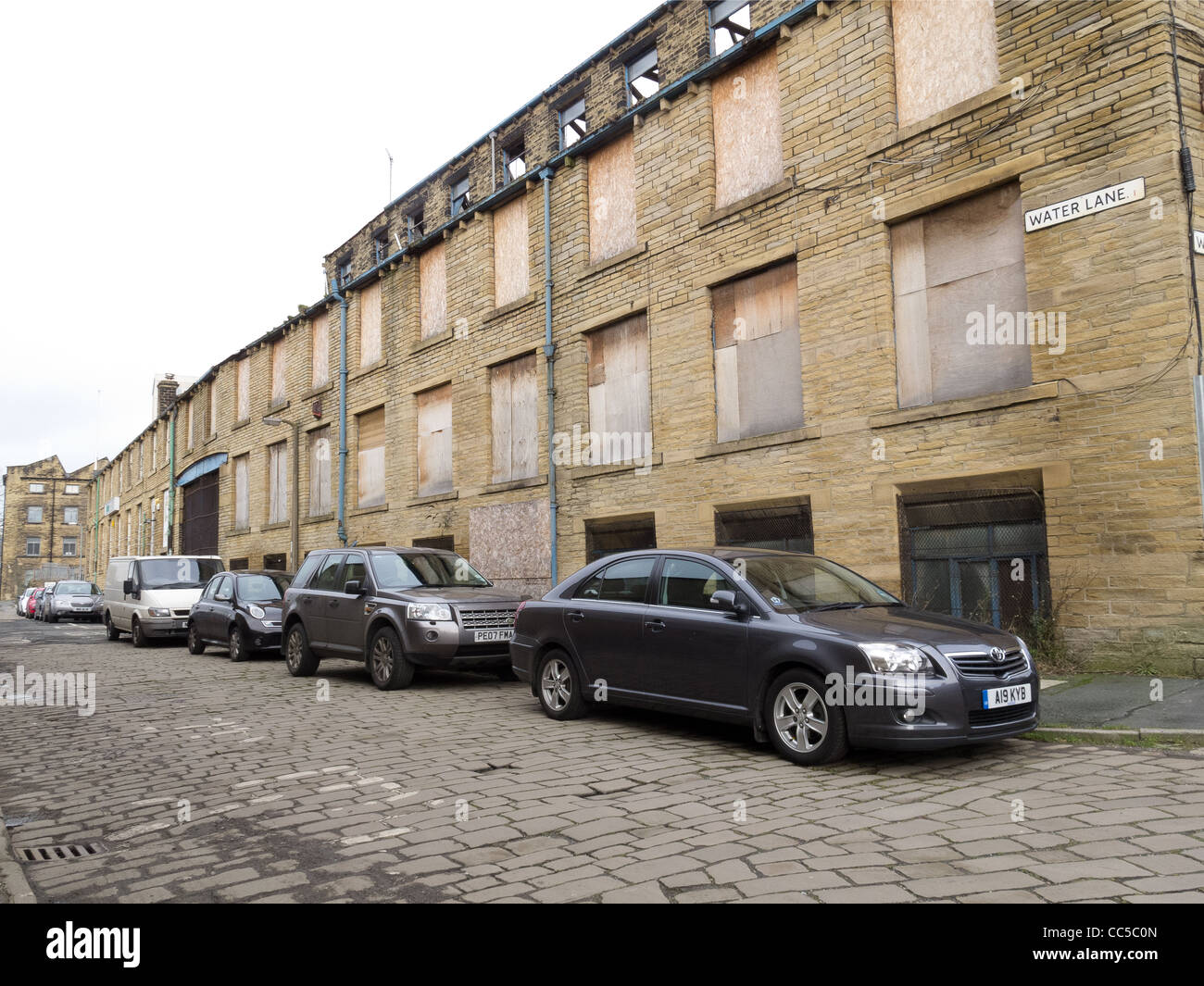 Urban Decay en Bradford - La zona que rodea el viejo molino fábricas Foto de stock