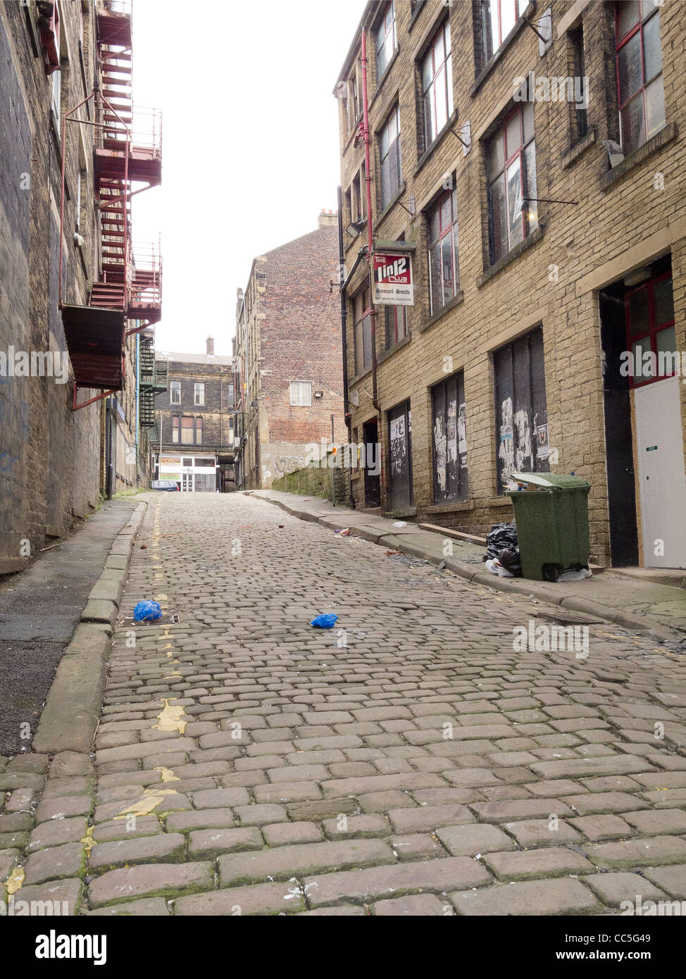 Urban Decay en Bradford - La zona que rodea el viejo molino fábricas Foto de stock