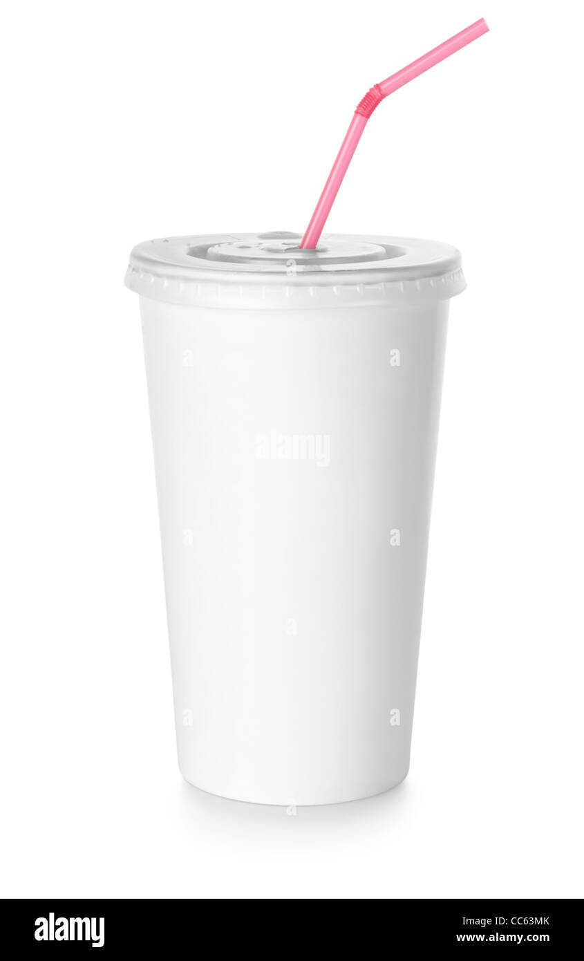 Vaso de papel blanco y rojo de paja para beber aislado sobre fondo blanco. Foto de stock