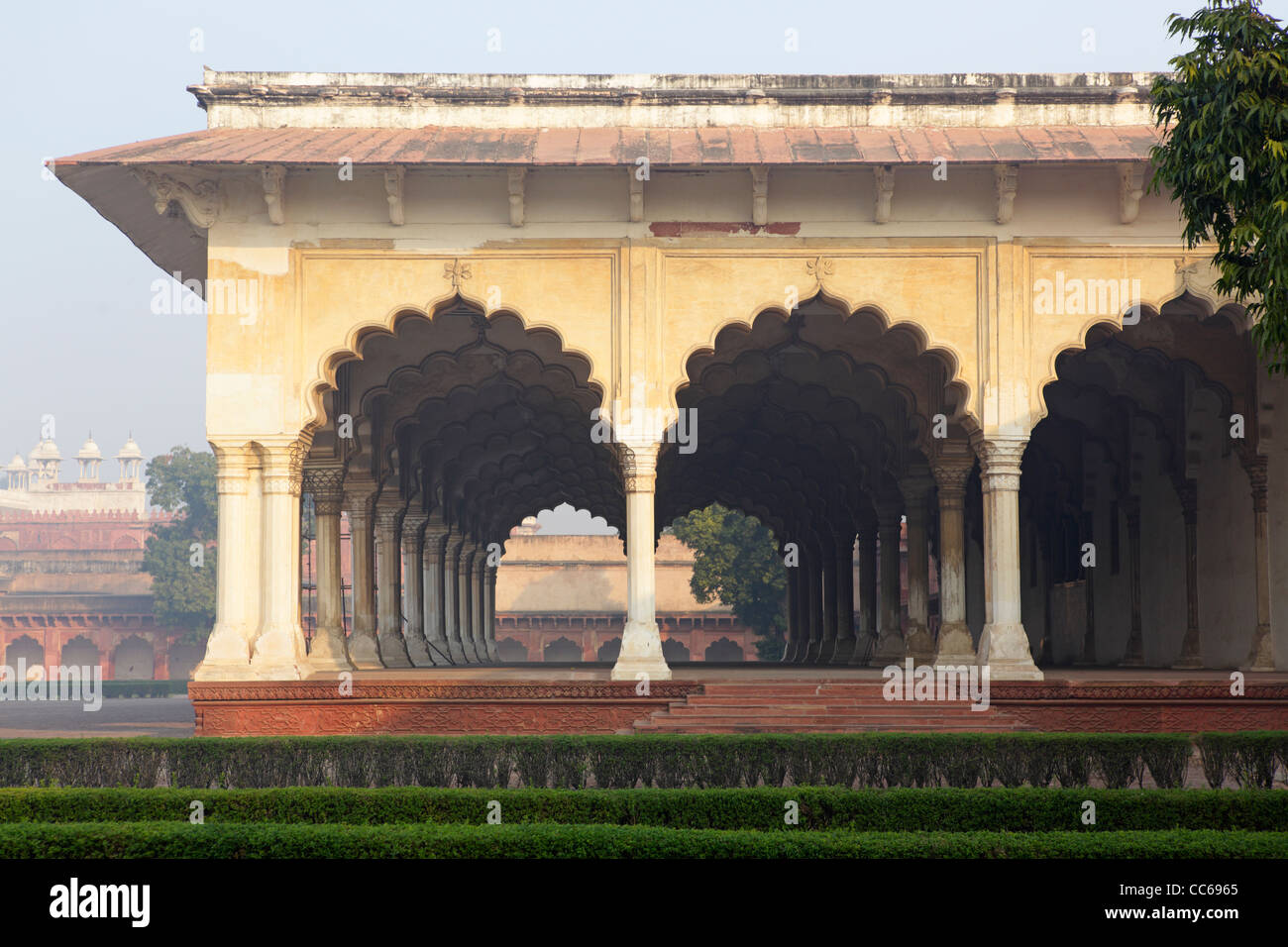 Diwan I Am (Sala de Audiencia Pública) en el Fuerte de Agra, Agra, India Foto de stock