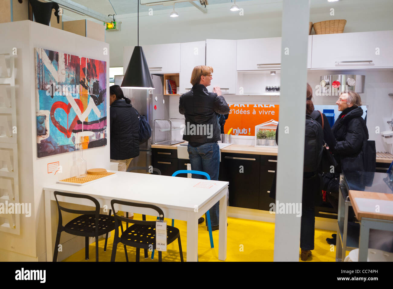París, Francia, Tienda de muebles de publicidad inusual, Interior de la