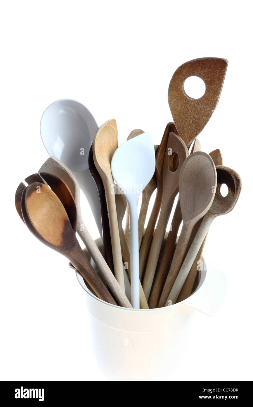 Varios tipos de cucharas de cocina, cucharas de madera. Aparatos de cocina  Fotografía de stock - Alamy