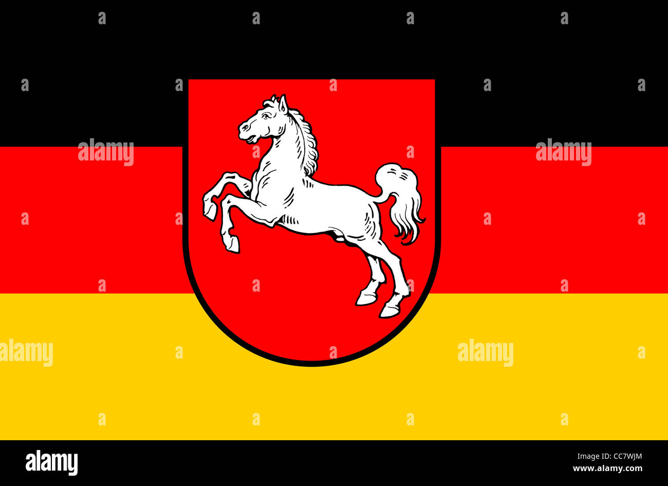 Pabellón de Baja Sajonia con el escudo de armas del estado federal alemán. Foto de stock
