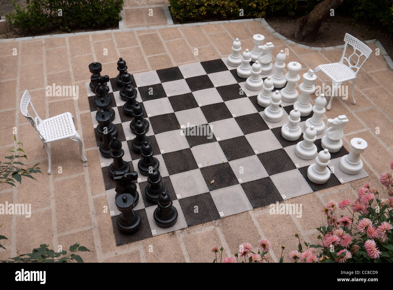 Jardín juego de ajedrez en el Hotel Es Moli Foto de stock