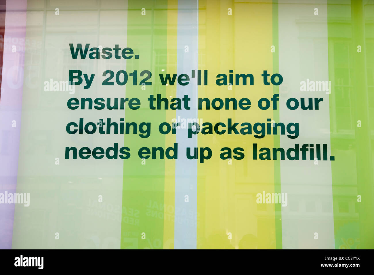 Marks & Spencer política ambiental de residuos de envases y relleno Foto de stock