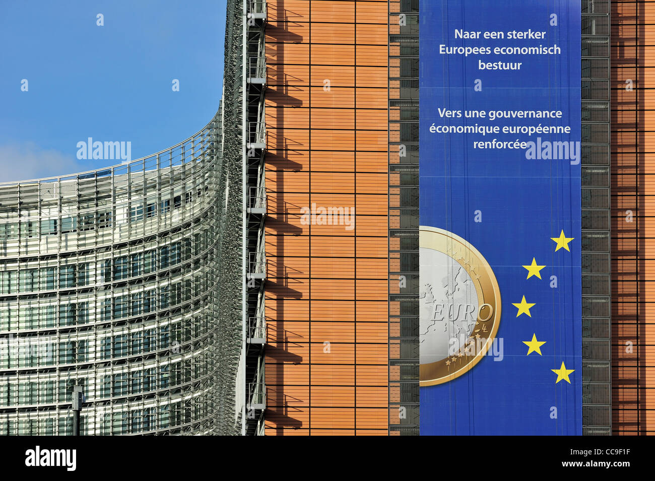 La Comisión Europea, órgano ejecutivo de la Unión Europea, basada en el edificio Berlaymont de Bruselas, Bélgica Foto de stock