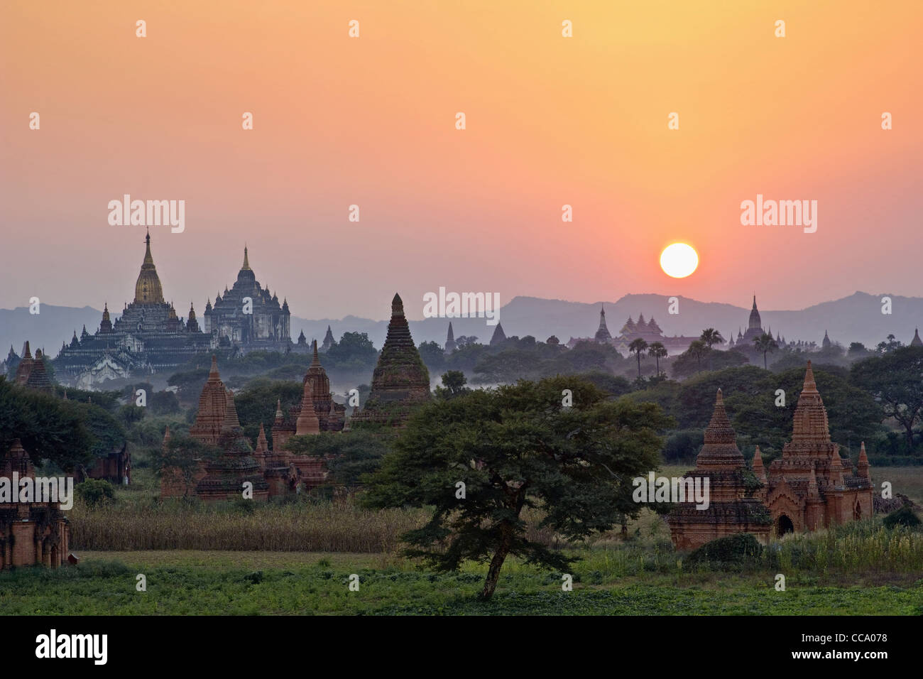 Queda del día en la llanura de templos | Bagan (pagano) | Myanmar (Birmania) Foto de stock