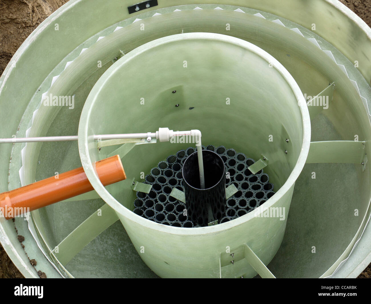 Primer plano de una planta de tratamiento biológico de aguas residuales domésticas Foto de stock