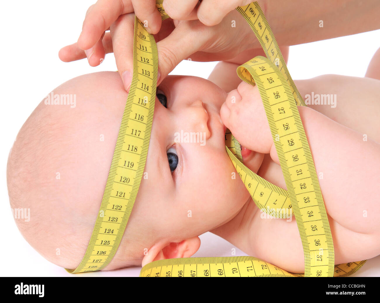 Medición del tamaño de la cabeza de los bebés Fotografía de stock - Alamy