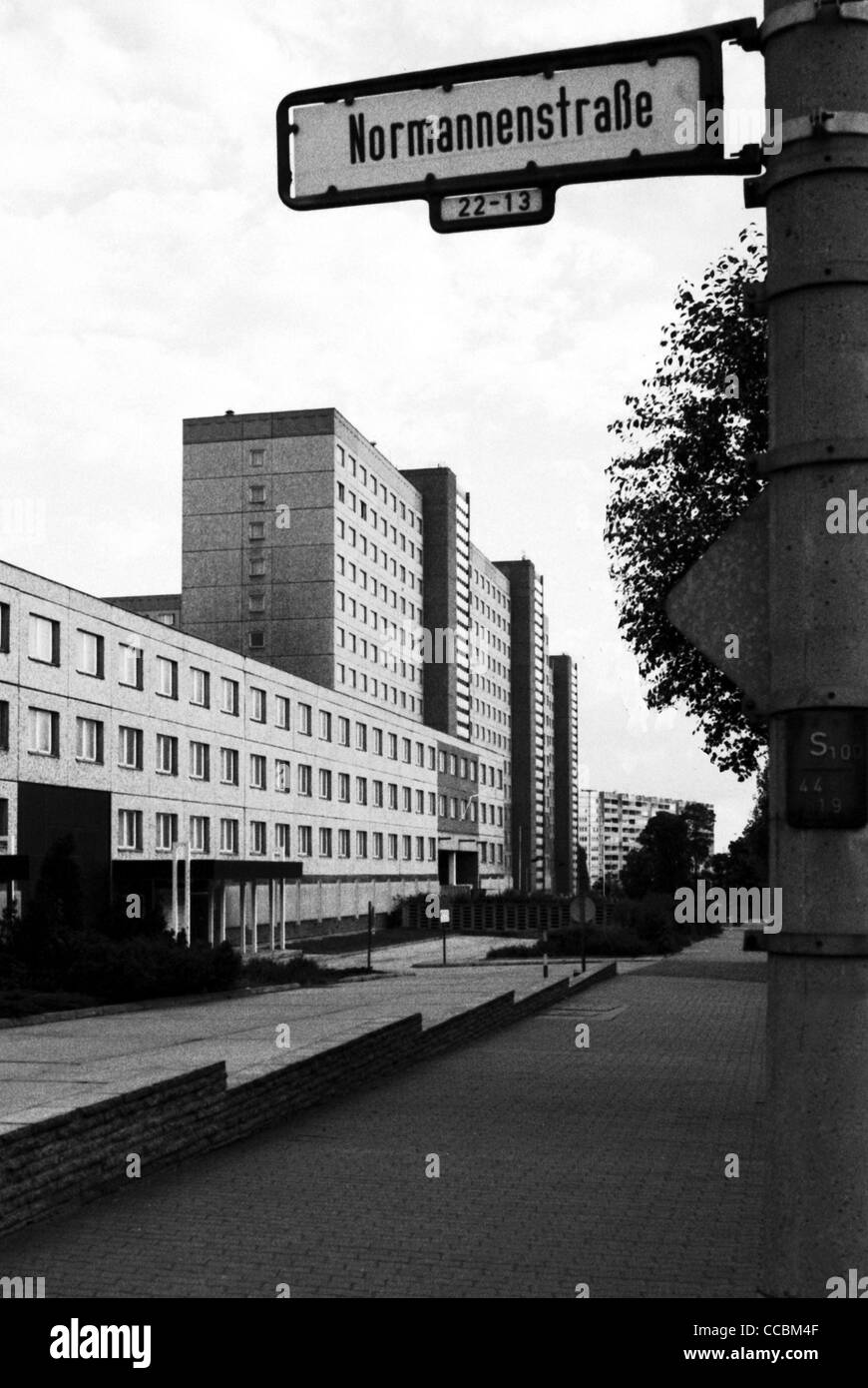 Sede del Ministerio de Seguridad del Estado de la RDA en Berlín en agosto de 1989. Foto de stock
