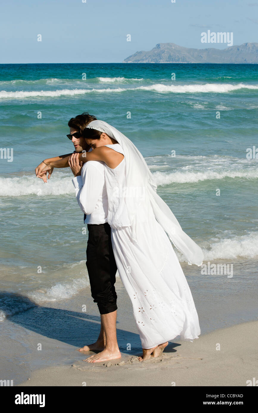 Vestidos de novia para la playa fotografías e imágenes de alta resolución -  Alamy