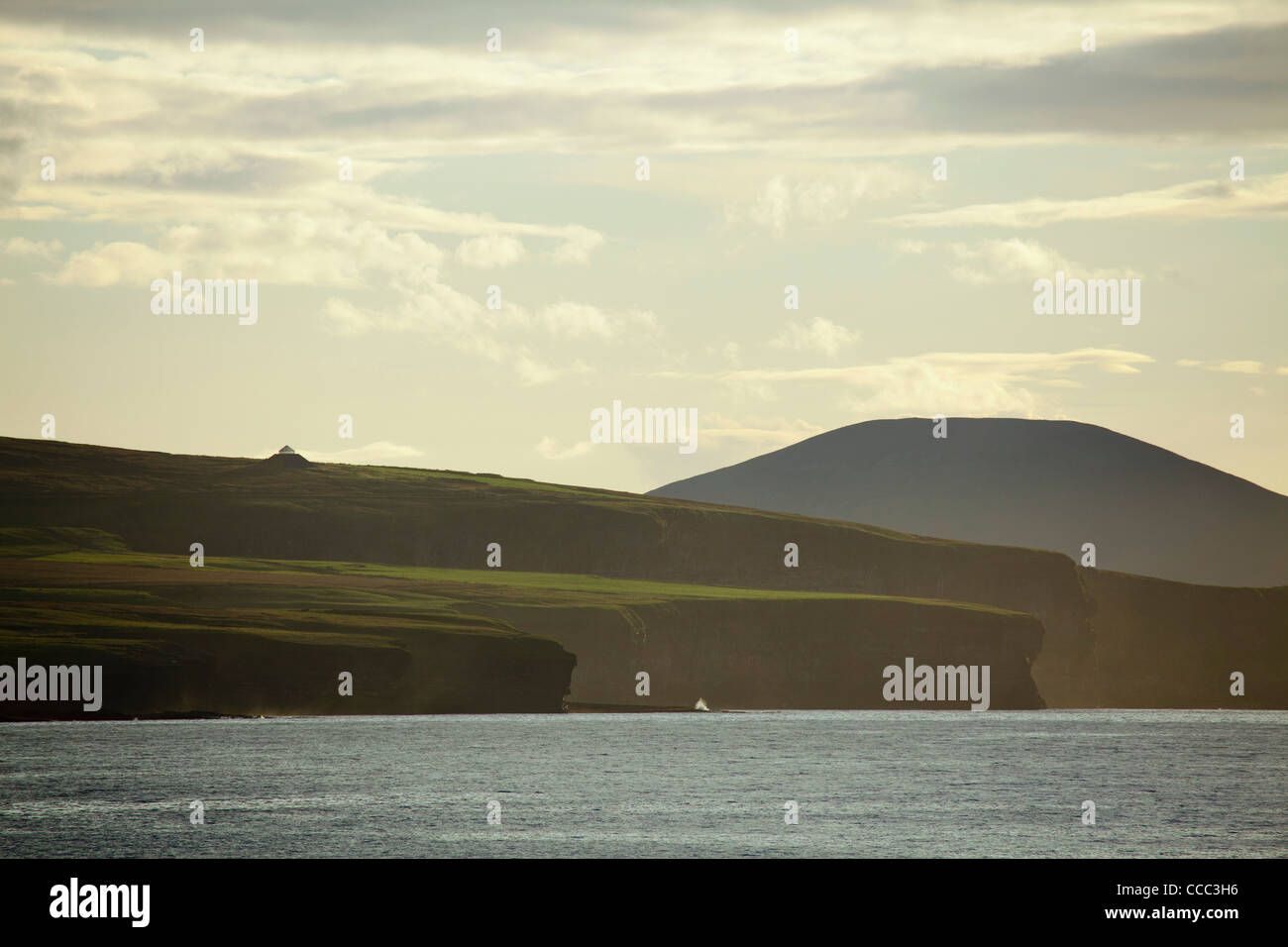 Los Campos de Ceide y Norte de mayo parecen Seacliffs de cabeza Downpatrick, en el condado de Mayo, Irlanda. Foto de stock