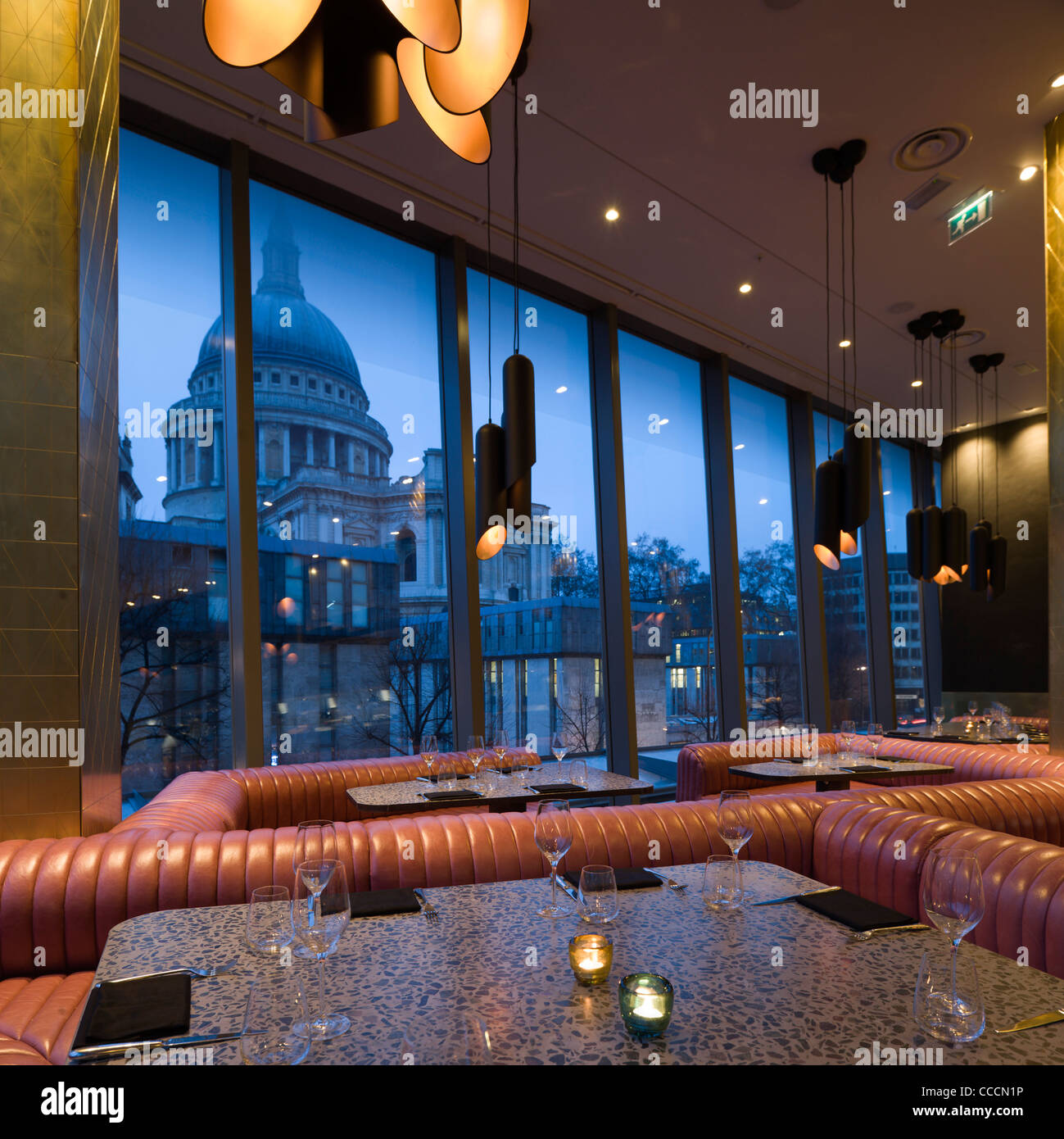 BARBECOA Jamie Oliver y ADAM PERRY LANG RESTAURANTE, Londres, Reino Unido, 2011 Foto de stock