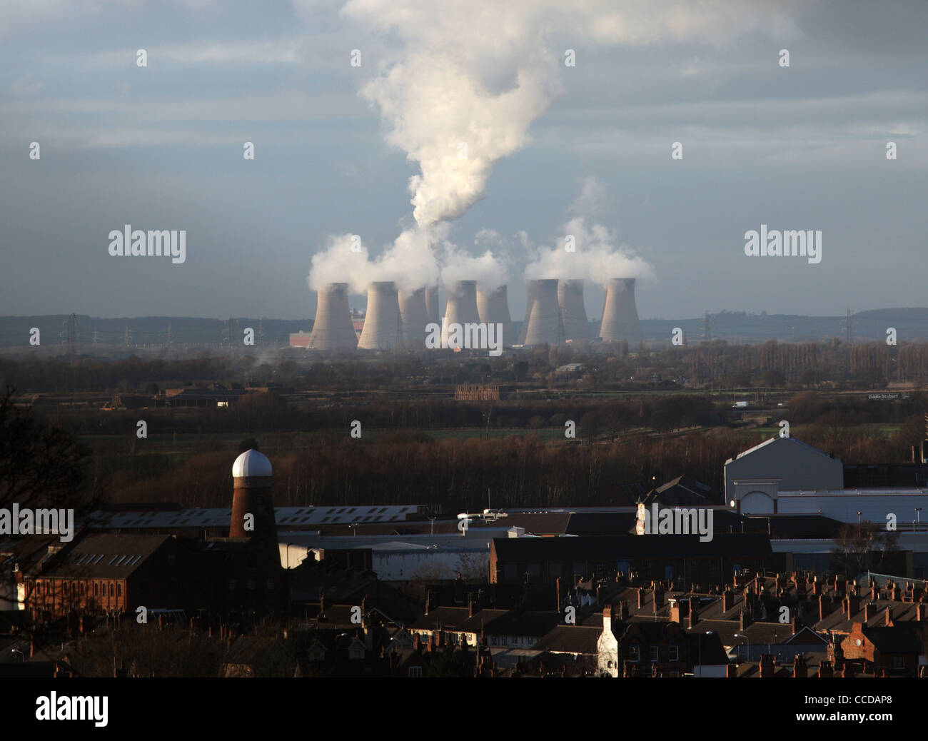 Cottam Power Station vistos desde Lincoln, Inglaterra Foto de stock