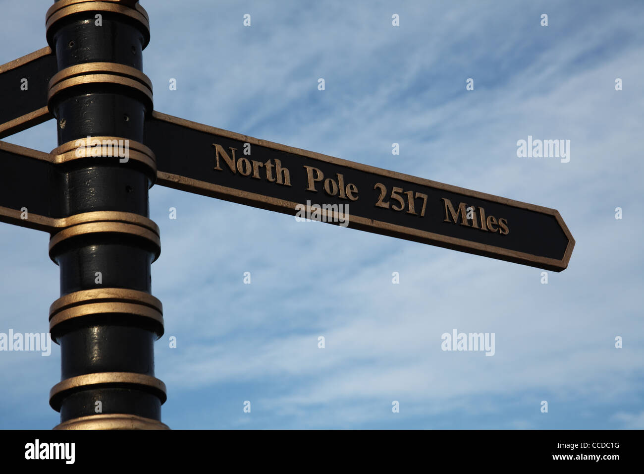 Firmar junto al meridiano de Greenwich instalación en Cleethorpes, indicando la dirección al Polo Norte Foto de stock