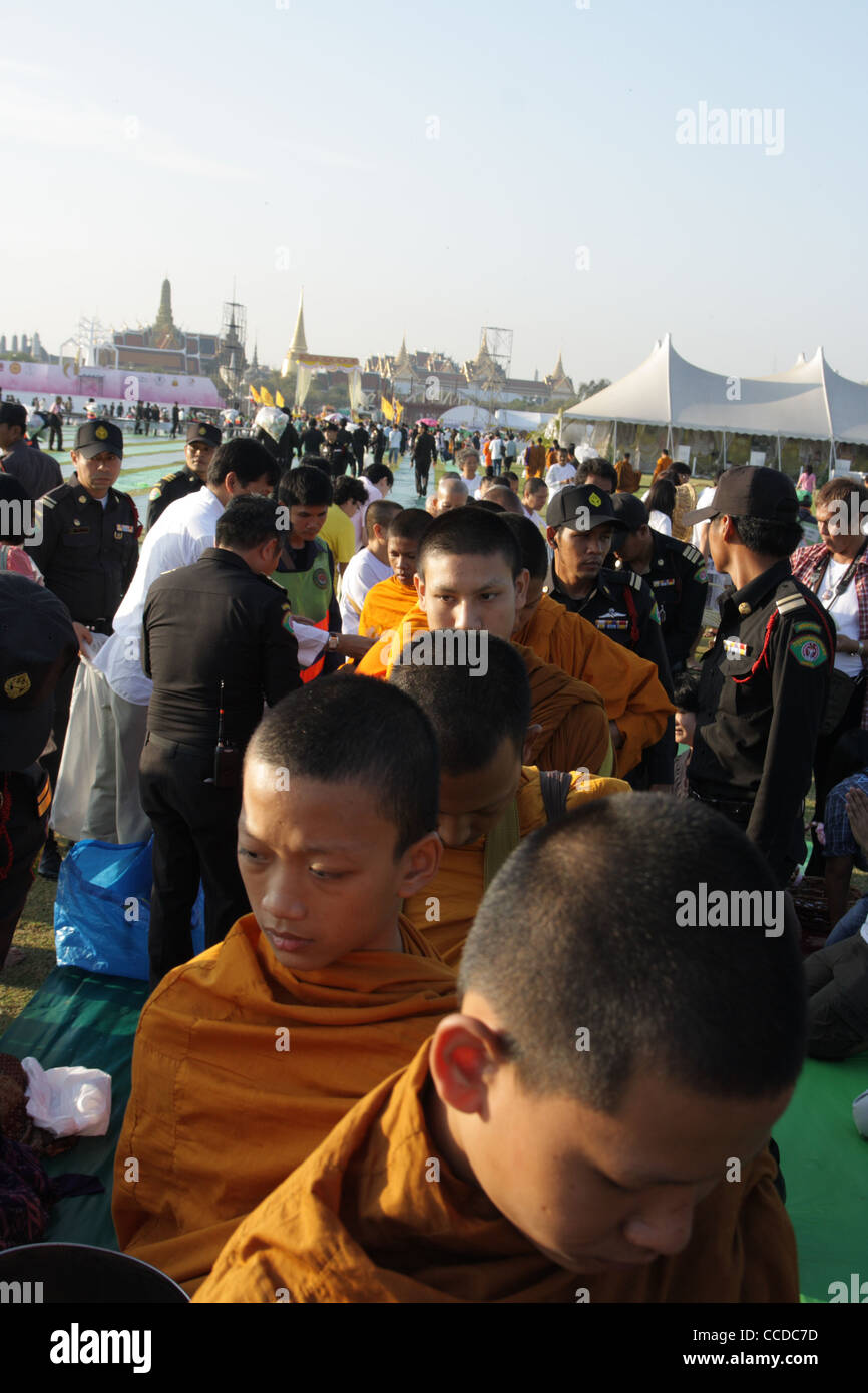 Año nuevo 2012 budista en campo real en Bangkok, Tailandia Foto de stock