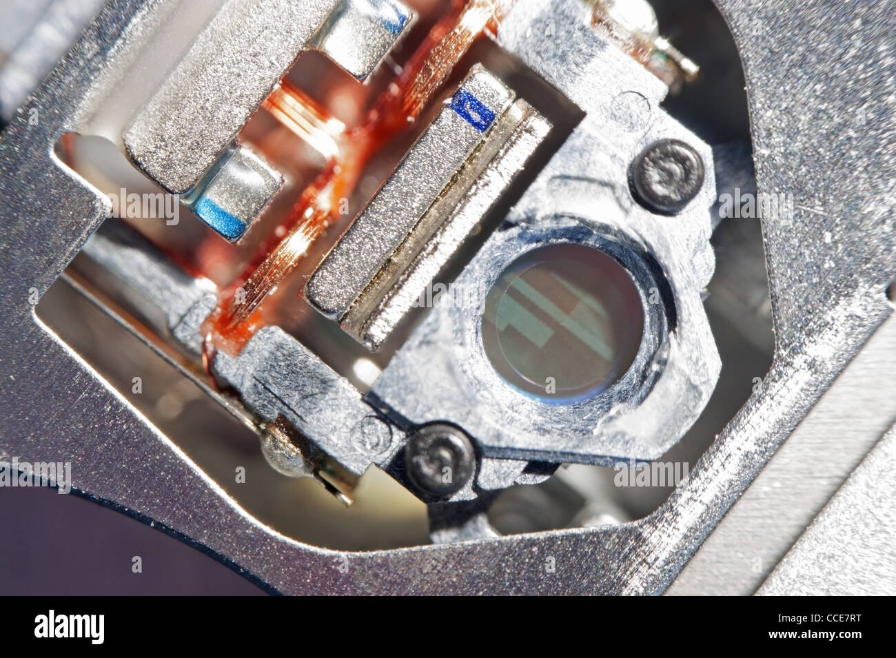 Macro shot del láser en una grabadora de DVD portátil con lente retirada  Fotografía de stock - Alamy