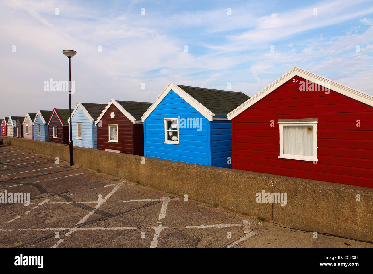 Cabañas de playa de color Foto de stock
