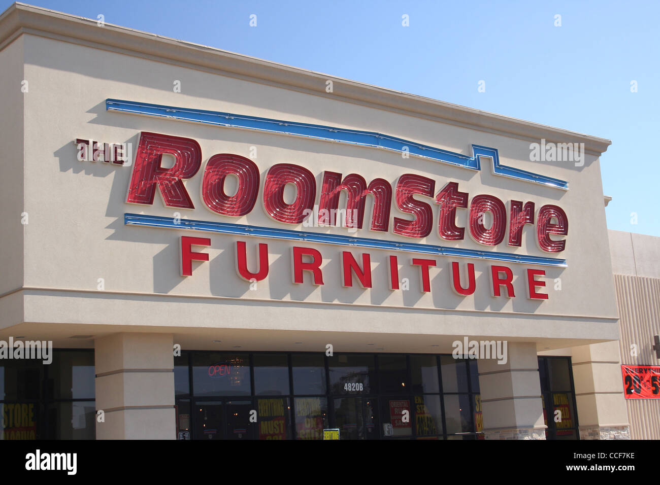 Roomstore furniture store closing sale fotografías e imágenes de alta  resolución - Alamy