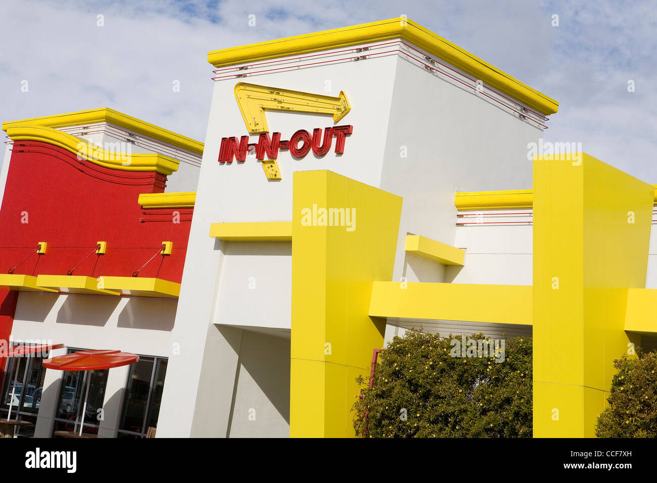 Un En-N-Out Burger restaurante de comida rápida. Foto de stock
