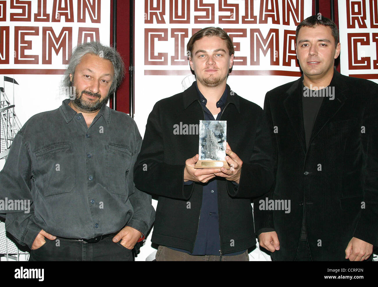 Abril 20, 2003 - Hollywood, California, EE.UU. - I7568CHW.EXCLUSIVOS DEL FESTIVAL INTERNACIONAL DE CINE ruso-Adjudicación de Leonardo Dicaprio el prestigioso premio de la torre por su contribución al cine mundial.ARCLIGHT HOLLYWOOD, Hollywood, CA .20/04/2003 . / / 2003 .STAS NAMIN (productor del festival y presiden Foto de stock