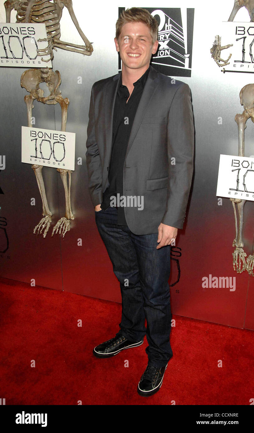 Abril 07 10 Los Angeles California Ee Uu Michael Grant Terry Asiste A La Fiesta De Celebracion De 100º Episodio Para Bones Reten En 650 North En West Hollywood Ca 04 07 10