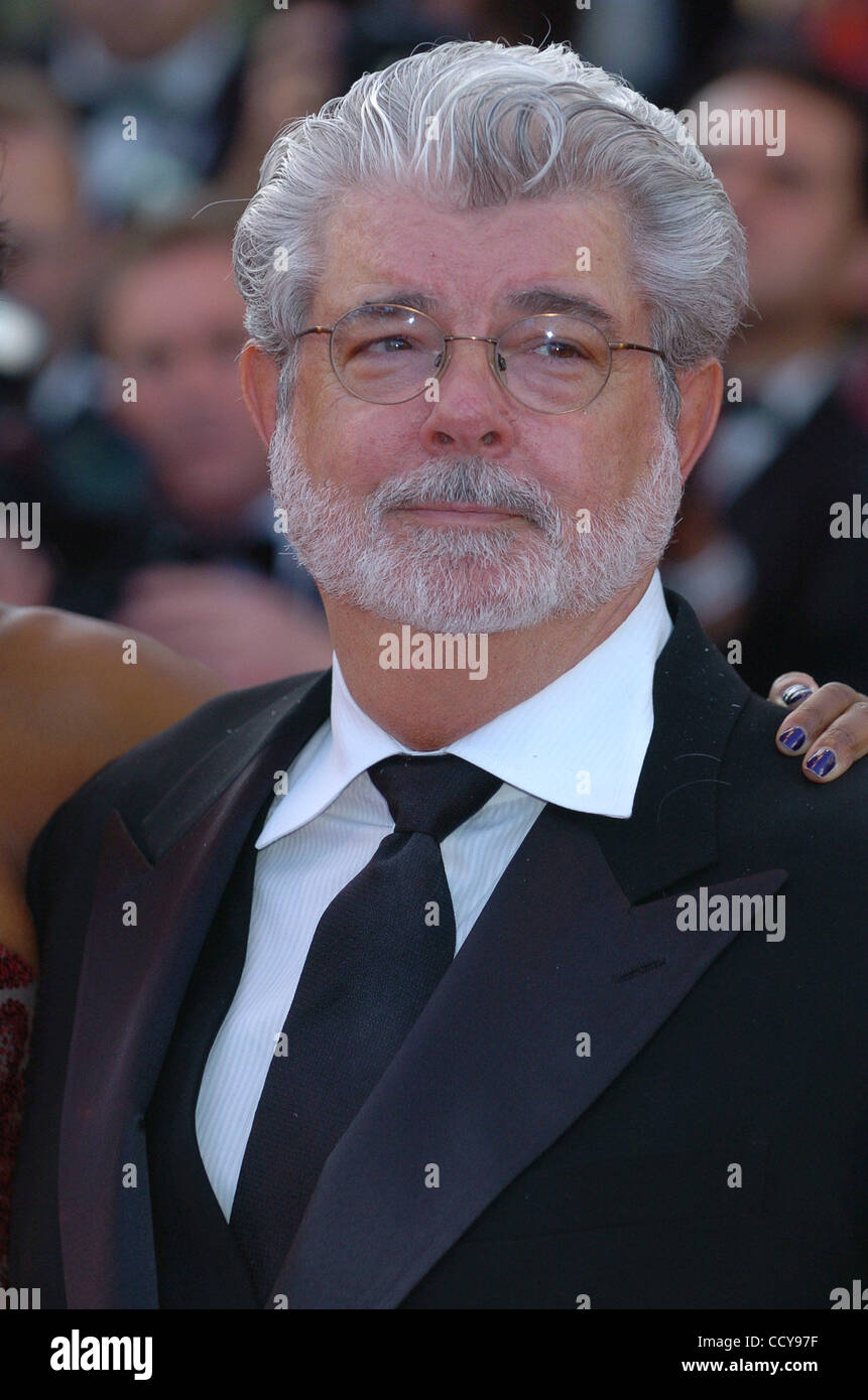 El director George Lucas asiste al estreno de 'Wall Street: el dinero nunca duerme'. Foto de stock