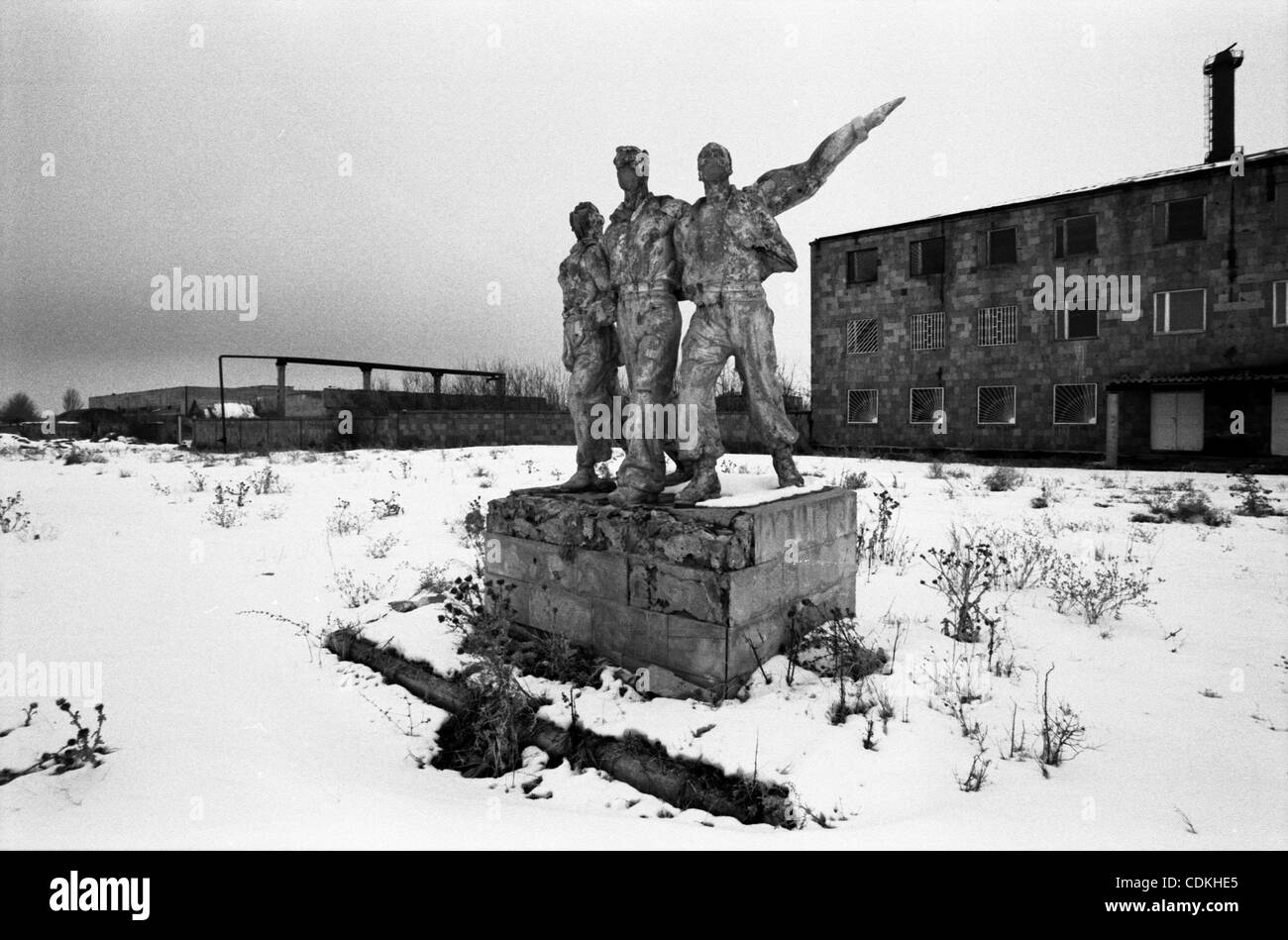 La gente vive en los contenedores, después de 23 años. Asia, Armenia, Gyumri, 06.03.2011: de Gyumri (ex Leninakan) sufridos por el terremoto de diciembre 7, 1988. El epicentro del terremoto fue en la ciudad de Spitak, matando a 25.000 personas. En Gyumri más de 20.000 apartamentos y casas privadas fueron arruinadas y Foto de stock